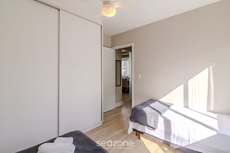 Apartamento a 200m do mar c/ 2 qts BC EBC0603