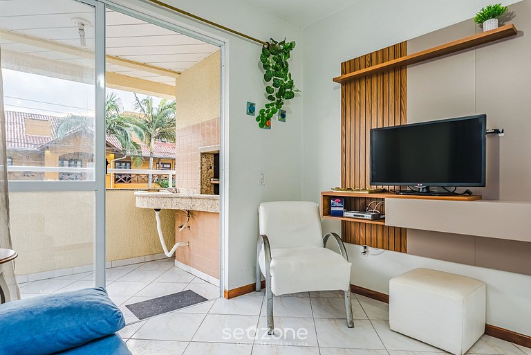 Apto c/varanda a 3min da praia de Bombas FLD103