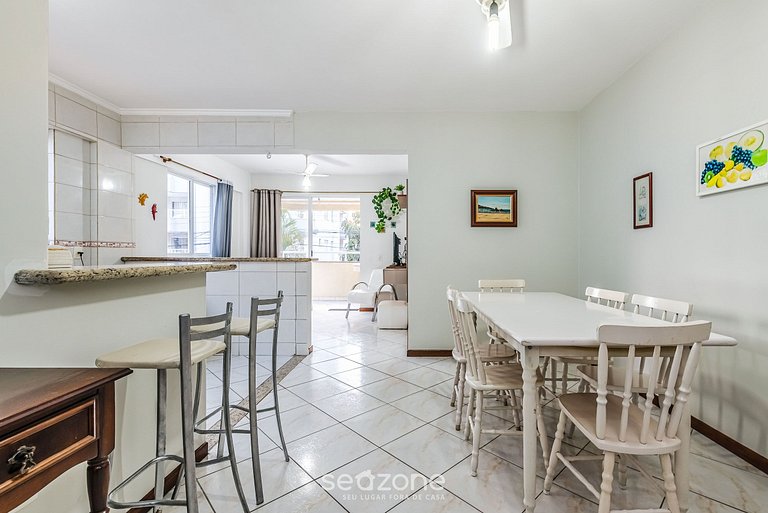 Apto c/varanda a 3min da praia de Bombas FLD103