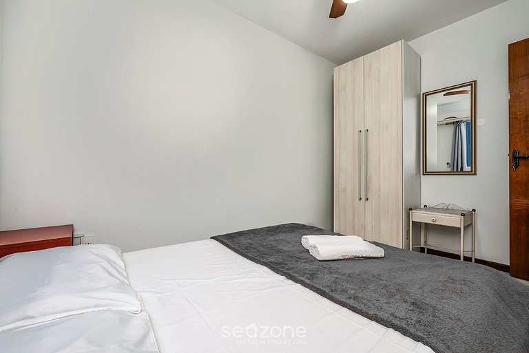 Apto c/varanda a 3min da praia de Bombas FLD103