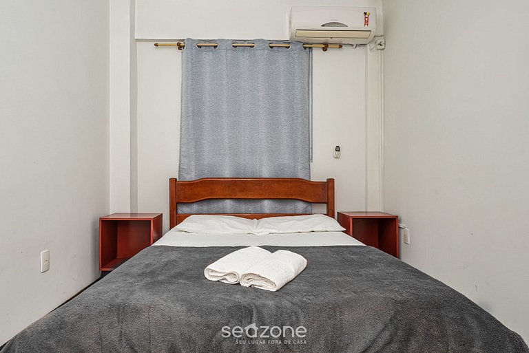 Apto c/varanda a 3min da praia de Bombas FLD103