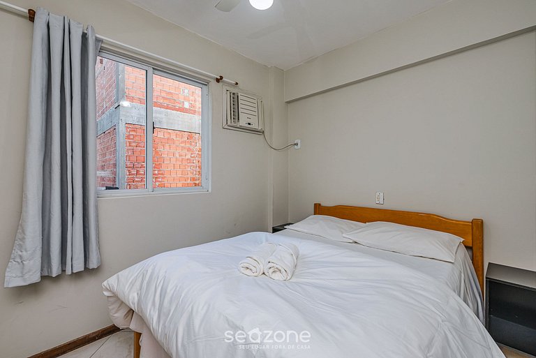 Apto c/varanda a 3min da praia de Bombas FLD103