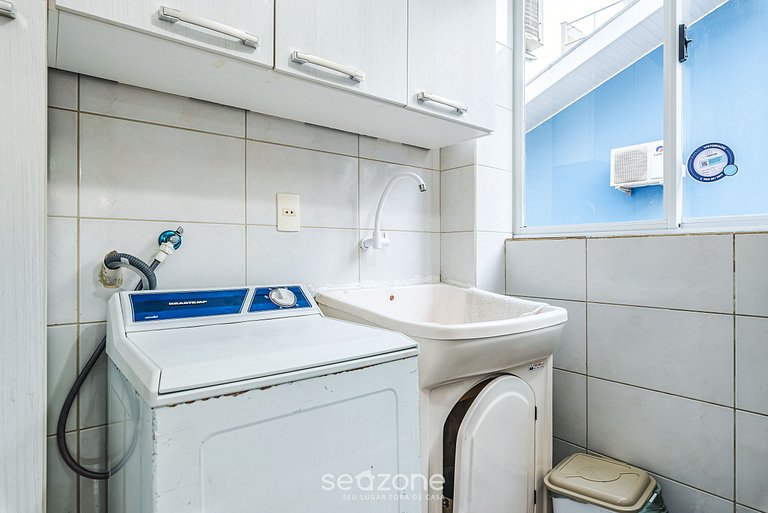 Apto c/varanda a 3min da praia de Bombas FLD103