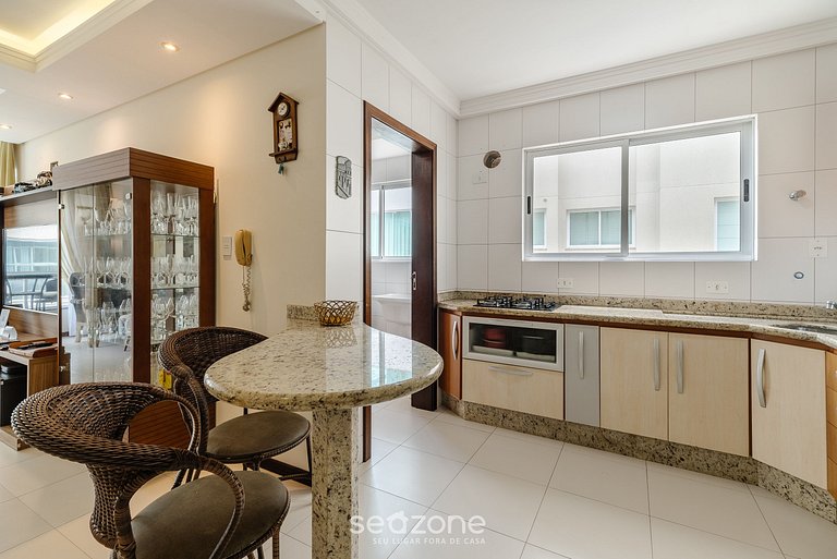 Apto vista mar c/ churrasq. a 50m da Praia ATT0602