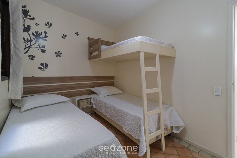 Belo apto a menos de 100m da praia EMP2201