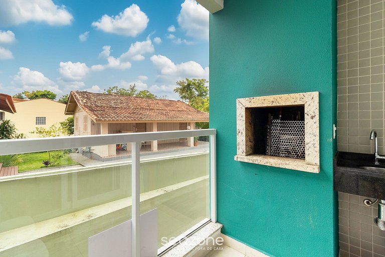 Lindo apto com sacada a 150m da praia SDP206