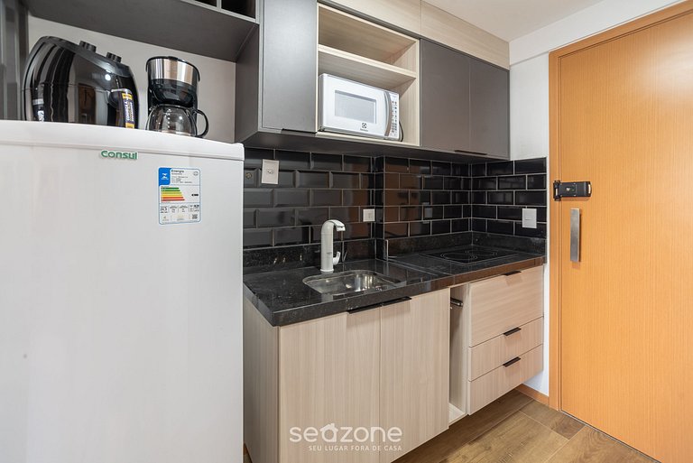 Estúdio c/ lazer na Barra, 750m da praia EUB0902