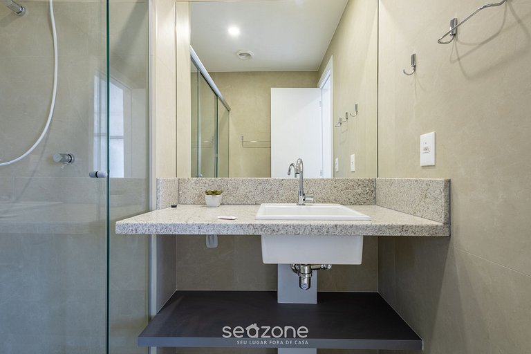 Apto 2Qtos em cond c/ academia e piscina EPK0402