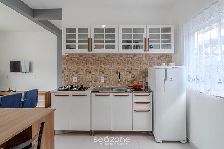 Casa 1Q c/ churrasq. garagem em Penha JCS0004