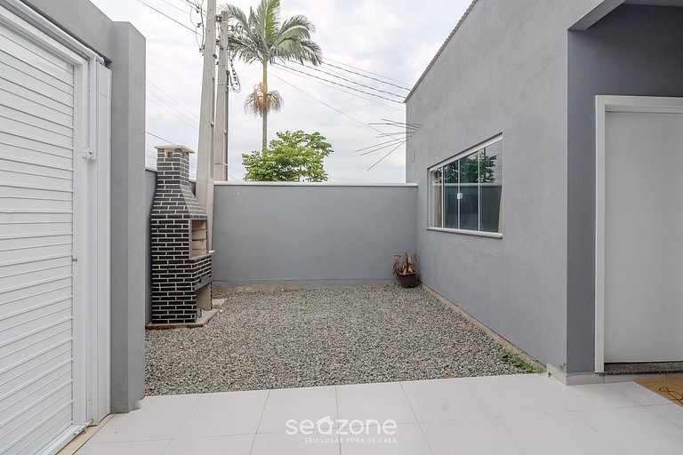 Casa 1Q c/ churrasq. garagem em Penha JCS0004