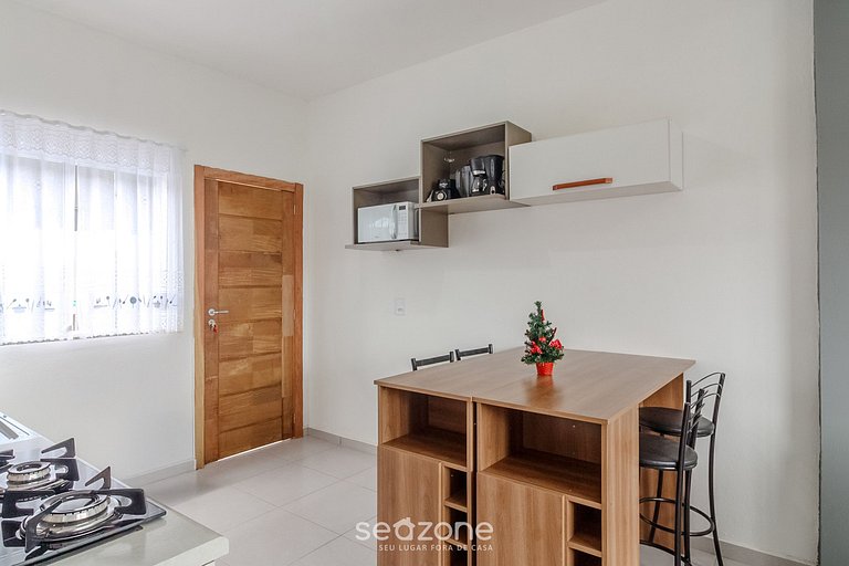 Casa 1Q c/ churrasq. garagem em Penha JCS0004