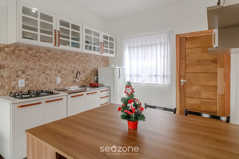 Casa 1Q c/ churrasq. garagem em Penha JCS0004