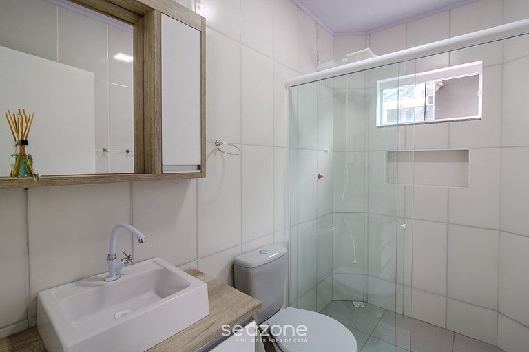 Casa 1Q c/ churrasq. garagem em Penha JCS0004