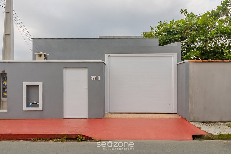 Casa 1Q c/ churrasq. garagem em Penha JCS0004