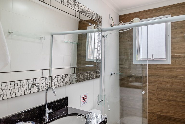 Apartamento em Prédio com Piscina RJI0046