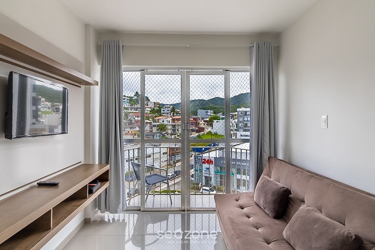 Ap moderno cerca de la Rueda Gigante de BC MBH0601