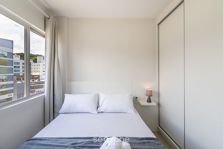 Ap moderno cerca de la Rueda Gigante de BC MBH0601