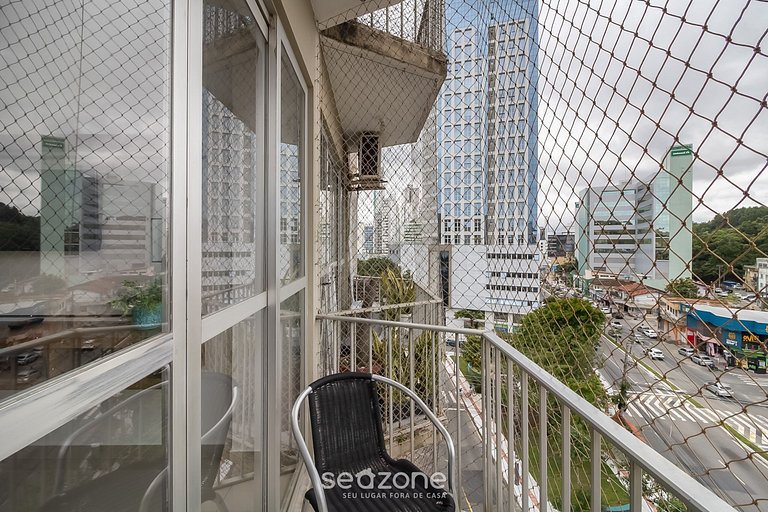 Ap moderno cerca de la Rueda Gigante de BC MBH0601