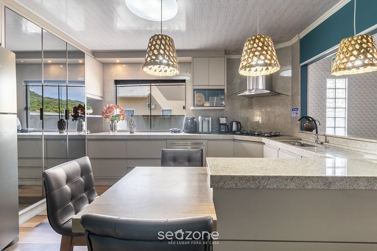 Apto c/ Varanda e 3 Quartos próx. a praia RSU3842