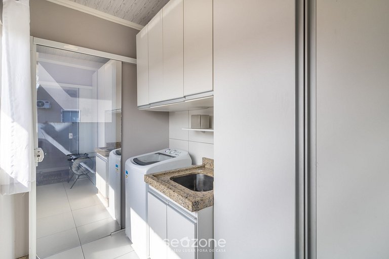 Apto c/ Varanda e 3 Quartos próx. a praia RSU3842