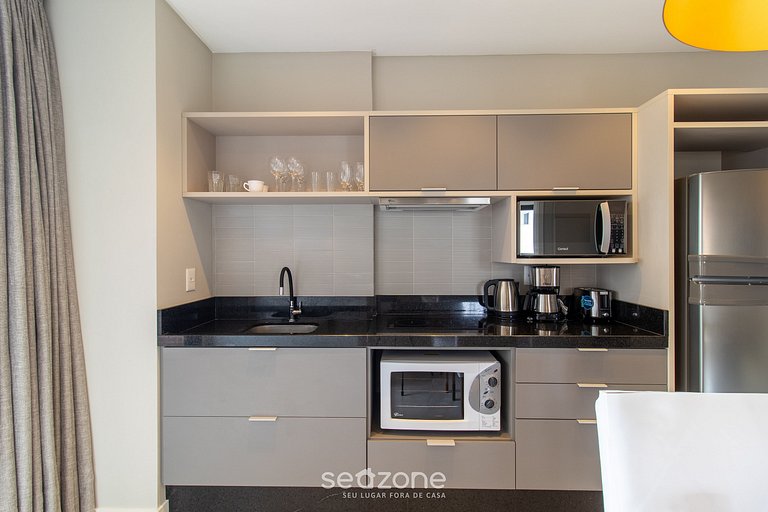 Apto 2Q em cond c/ piscina a 280m da Praia MHF1002