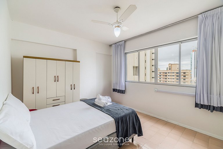 Apto bem localizado em Cond. frente mar IPTR0171