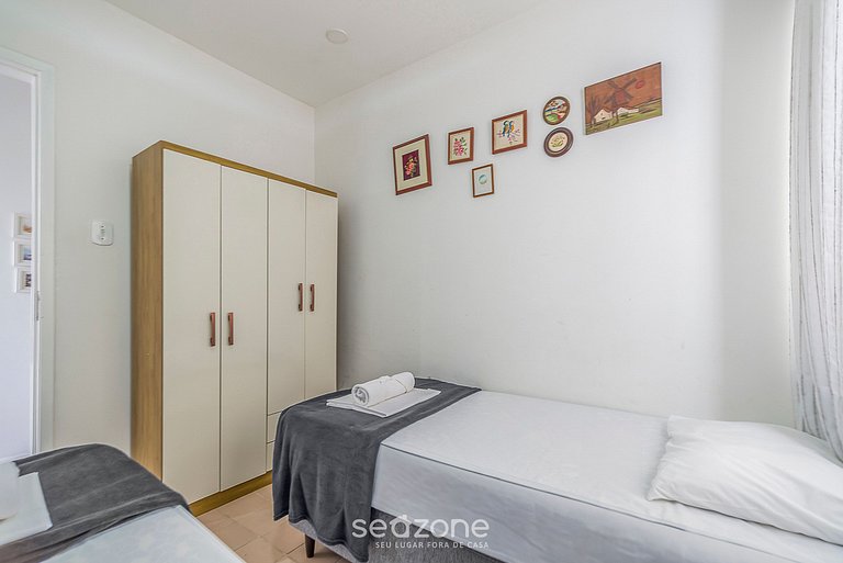 Apto bem localizado em Cond. frente mar IPTR0171