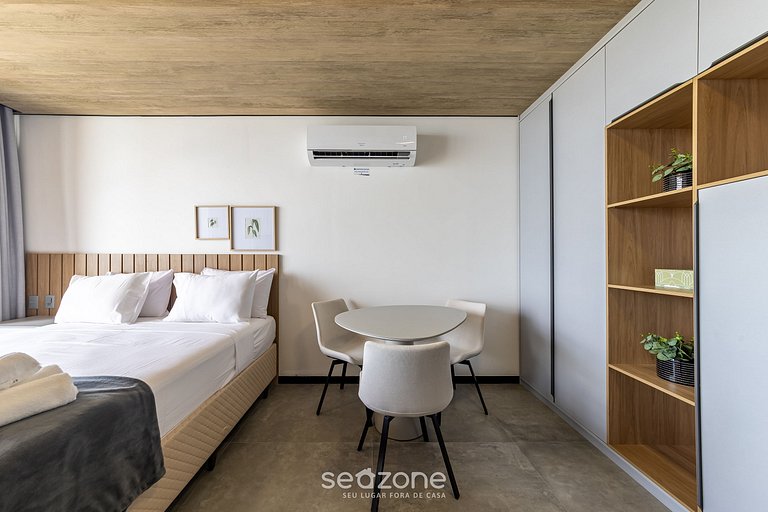 Estudio Moderno con Vista Lateral al Mar NWT1423