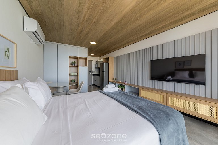 Estudio Moderno con Vista Lateral al Mar NWT1423