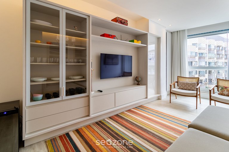 Apto en cond. junto al mar c/ piscina EAR0401