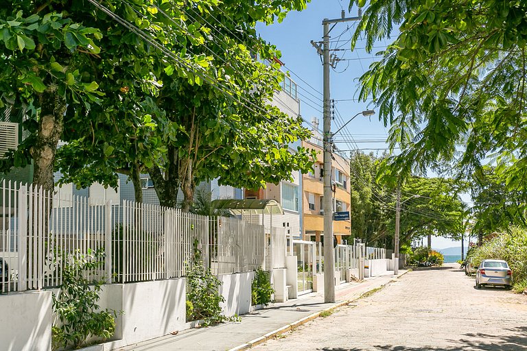 Acogedora Casa de 2 pisos solo 120m del playa! EDE