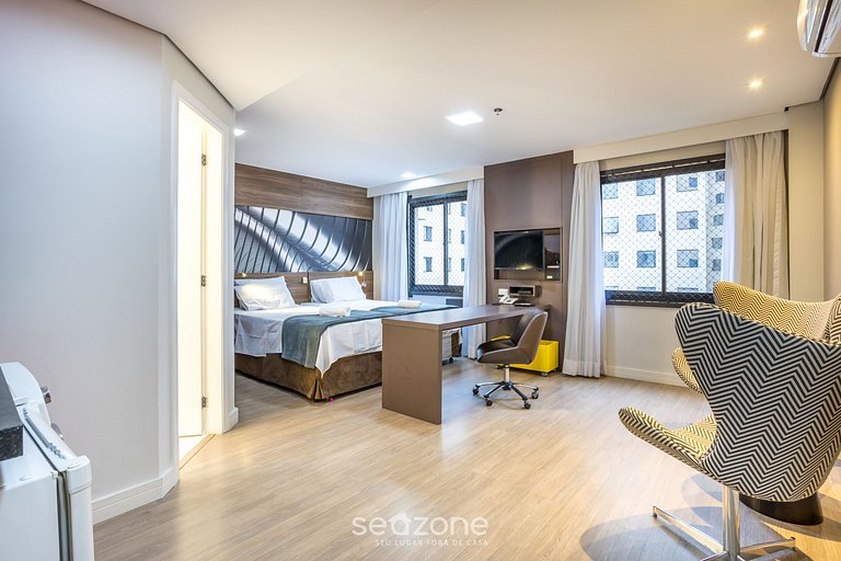 Studio moderno a 300m do metrô Moema SQC0810