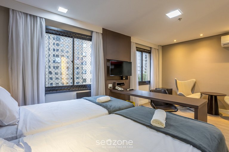 Studio moderno a 300m do metrô Moema SQC0810