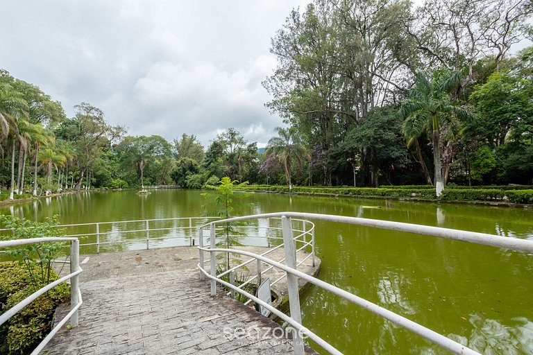 Apt em um paraíso no Centro c/Piscina QUI0090