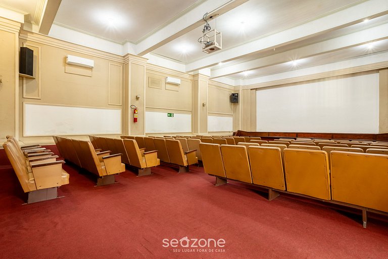 Studio em Cond. c/ Piscina no Centro QUI0605