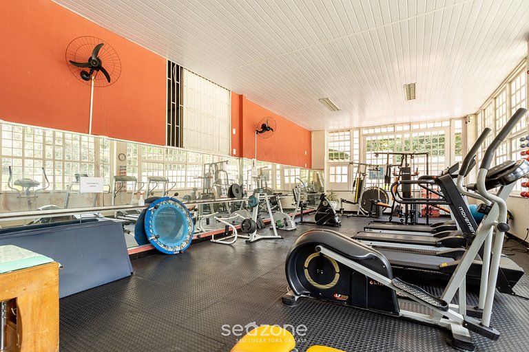 Studio em Cond. c/ Piscina no Centro QUI0605