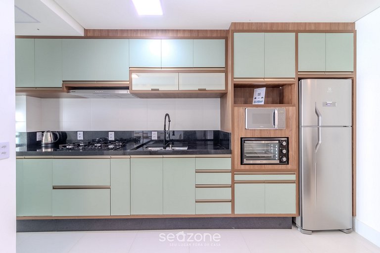 Apto vista mar c/ churrasq. 50m da Praia SHC0606