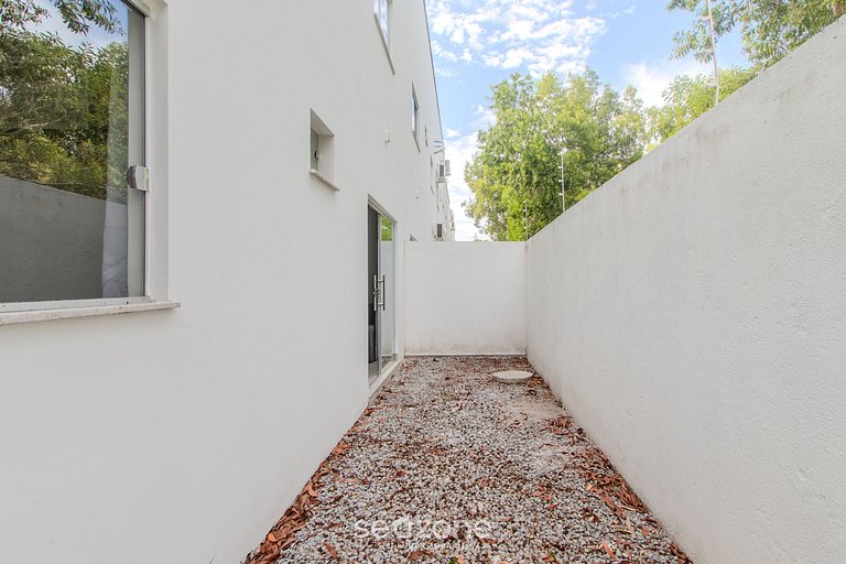 Apartamento en Cond. con Piscina RFM0012