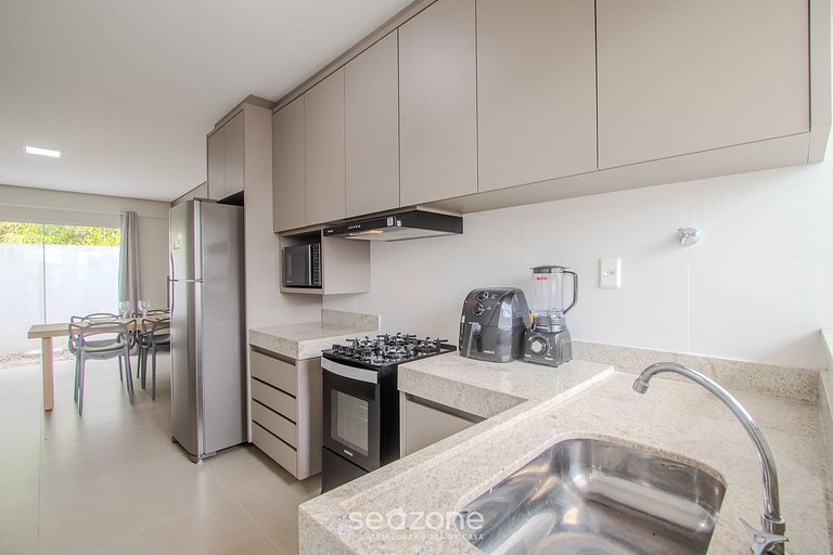 Apartamento en Cond. con Piscina RFM0012