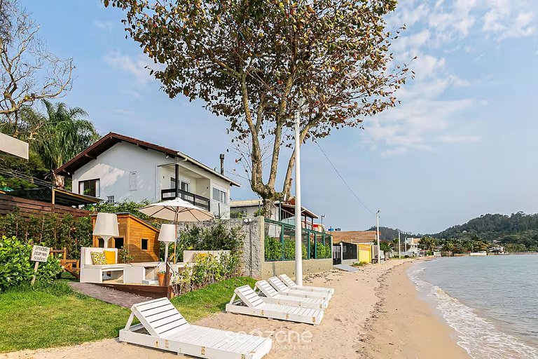 Bela casa vista mar e pé na areia CDA1647