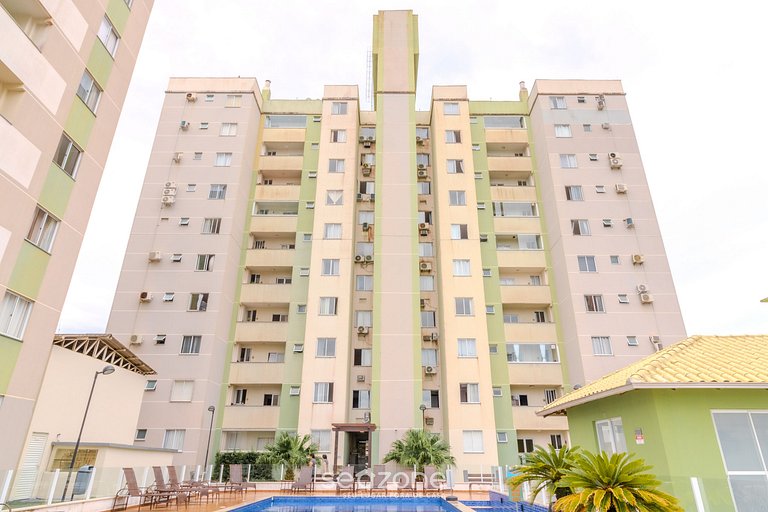 Prédio com piscina a 400m da Praia - LEA