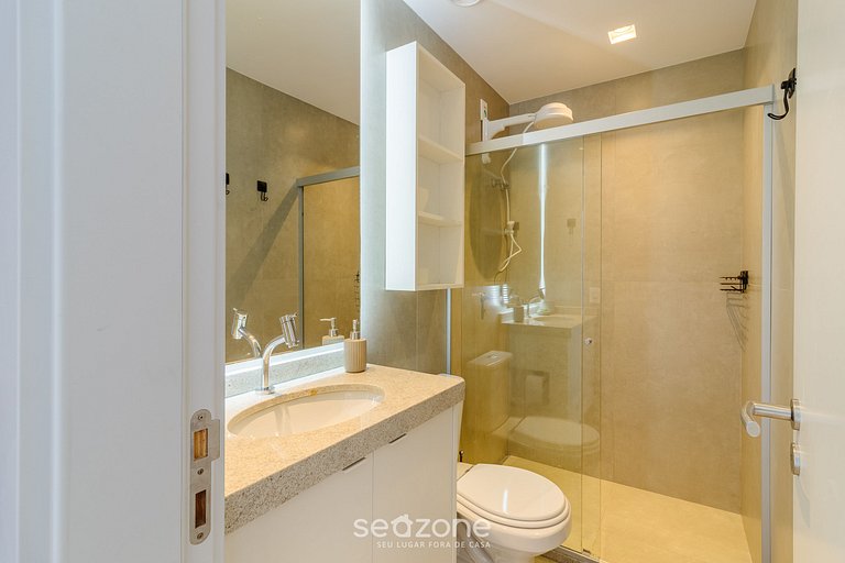 Apto vista mar cond. c/ piscina e acad. - LIV1411