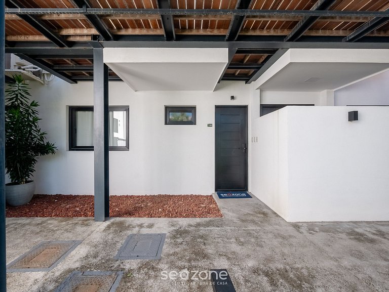 Apto em cond. c/ pisicna Praia do Forte VLPC0103