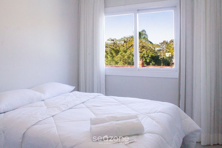 Apartamento moderno con balcón y barbacoa LES403