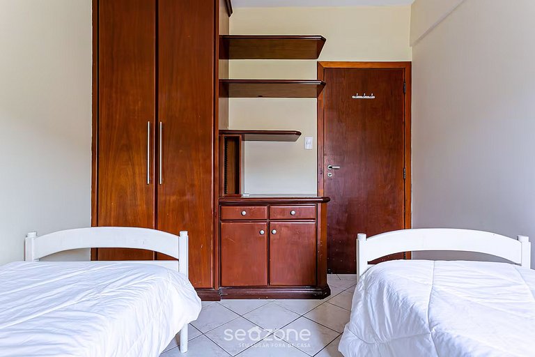 Apto vista mar a poucos metros da P. Brava CTA022