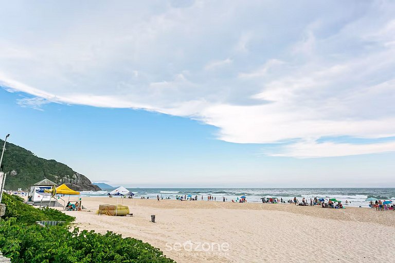 Apto con vista al mar, 200m de Praia Brava CTA022 Seazone