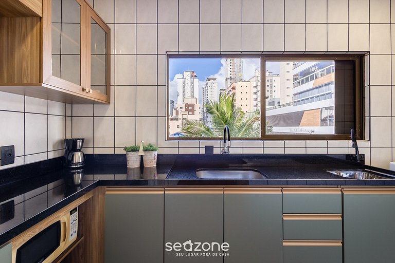 Lindo apto 1 quadra do mar Meia Praia EIS305