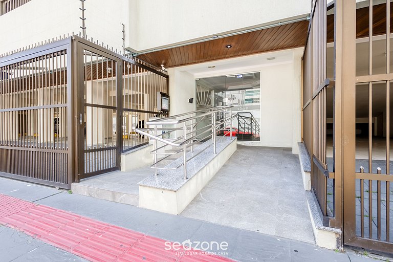 Hermoso apto a 1 cuadra del mar Meia Praia EIS305