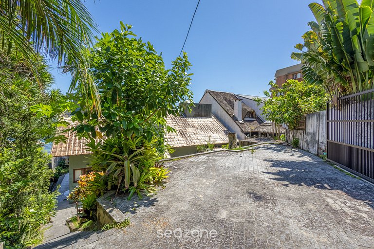 Casa 3Q Pé na Areia c/ churrasq. Bombinhas SDN042