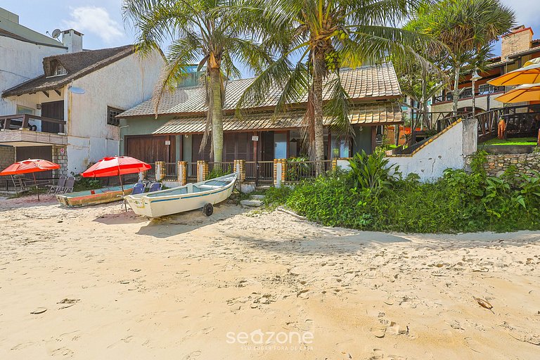 Casa 3Q Pé na Areia c/ churrasq. Bombinhas SDN042